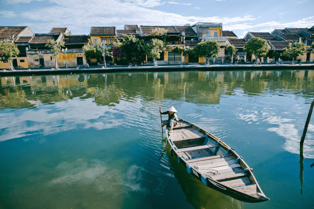 The ancient and serene beauty imbued with the colors of time in Hoi An Ancient Town, with its shimmering lantern-lit streets (Source: Pexels)